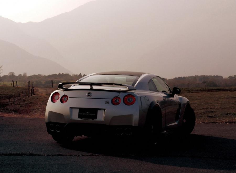  Nissan GT-R Sports Line by WALD 2008 года  (фото 3 из 10)